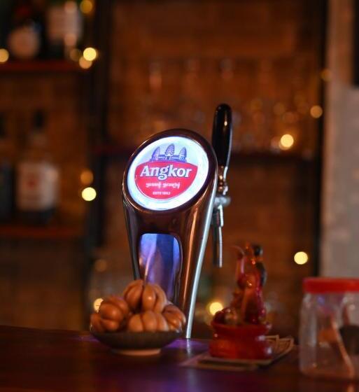 Bop`s Cocktail Bar And Hostel