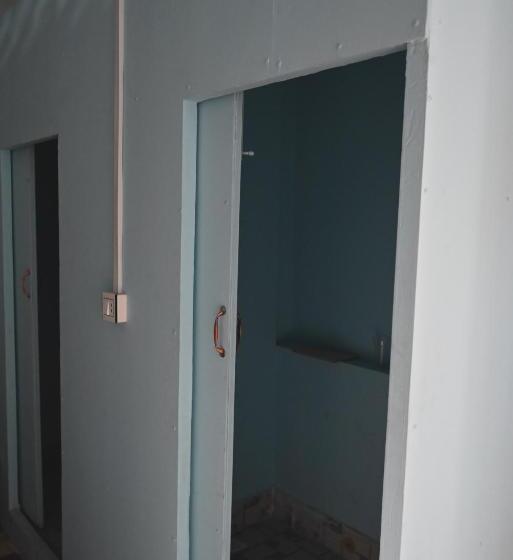 Bop`s Cocktail Bar And Hostel