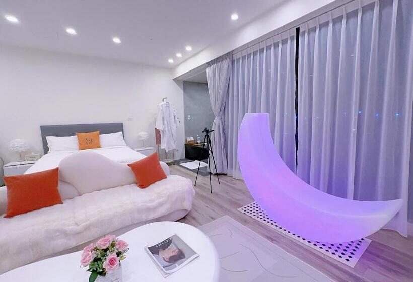 تختخواب و صبحانه 拾月。頭城無邊際泳池溫泉房