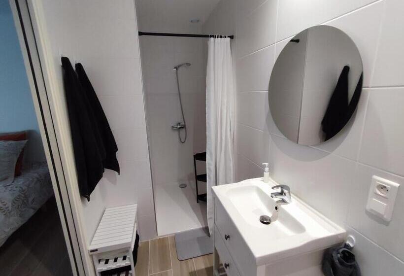 تختخواب و صبحانه Ecoute S,il Vient