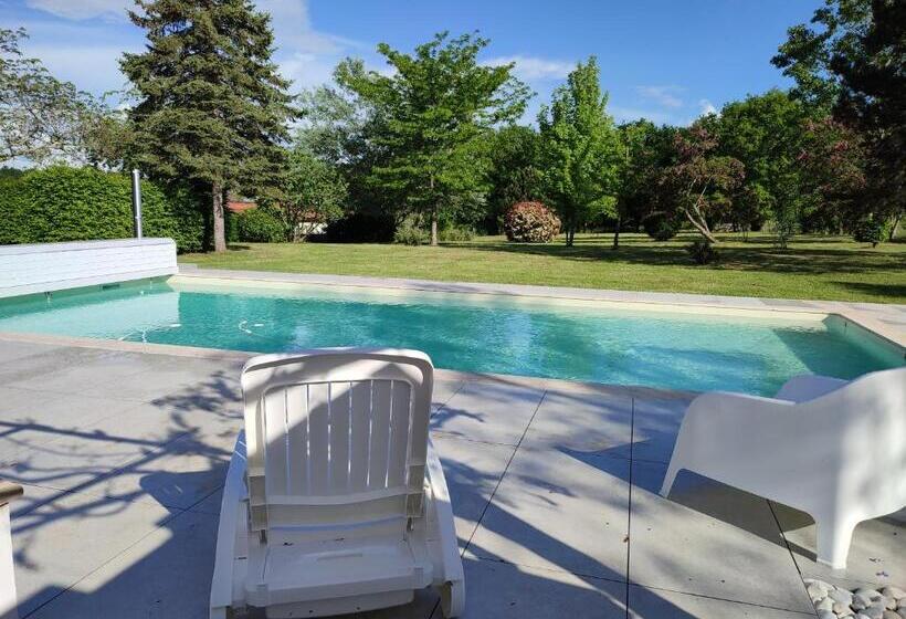 تختخواب و صبحانه Ecoute S,il Vient