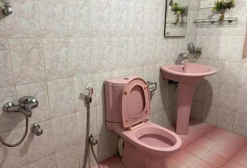 Aamiaismajoitus (B&B) Serene Garden Lodge