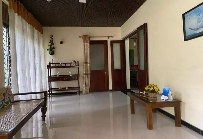 Aamiaismajoitus (B&B) Serene Garden Lodge