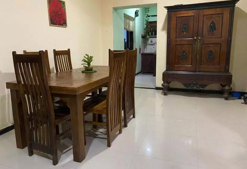 Aamiaismajoitus (B&B) Serene Garden Lodge