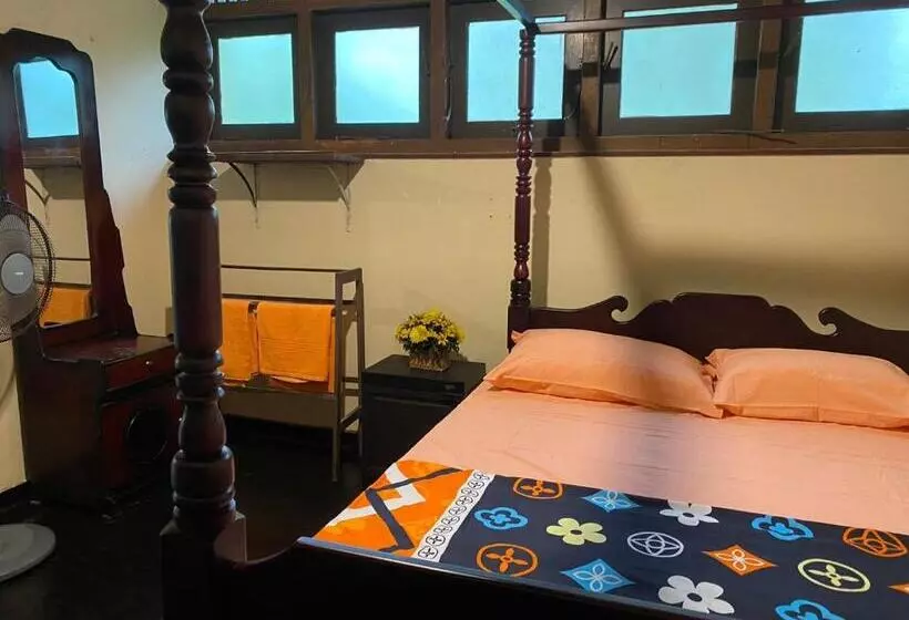 Aamiaismajoitus (B&B) Serene Garden Lodge