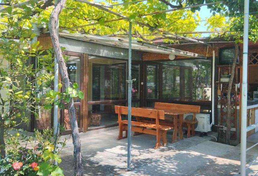 پانسیون стаи за гости росица