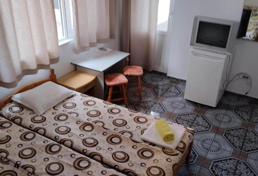 پانسیون стаи за гости росица