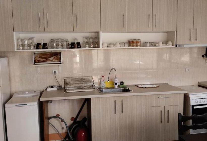 پانسیون стаи за гости росица