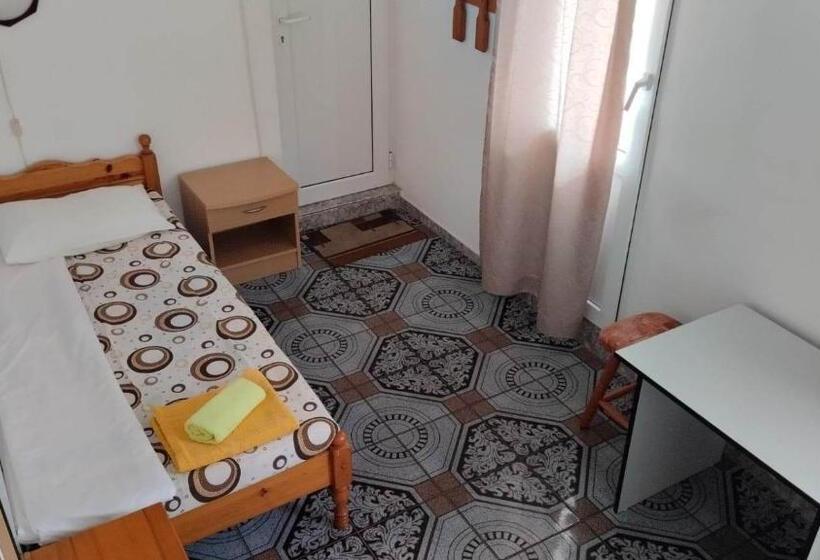 پانسیون стаи за гости росица