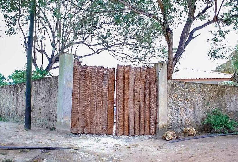 ペンション Kilimani Kizi Lodge