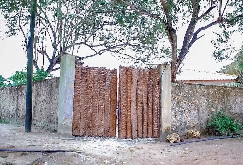 Majatalo Kilimani Kizi Lodge