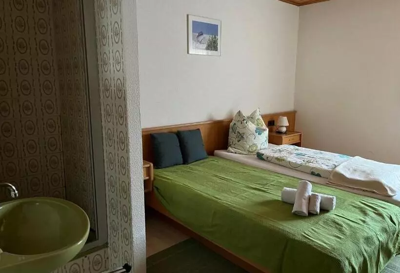 Retkeilymaja Lenche Gasthaus Neumayer