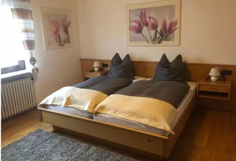 Retkeilymaja Lenche Gasthaus Neumayer