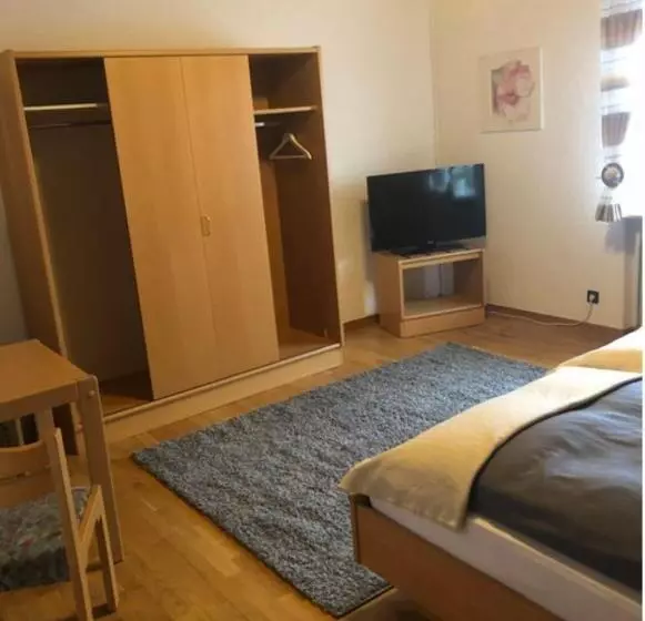 Retkeilymaja Lenche Gasthaus Neumayer