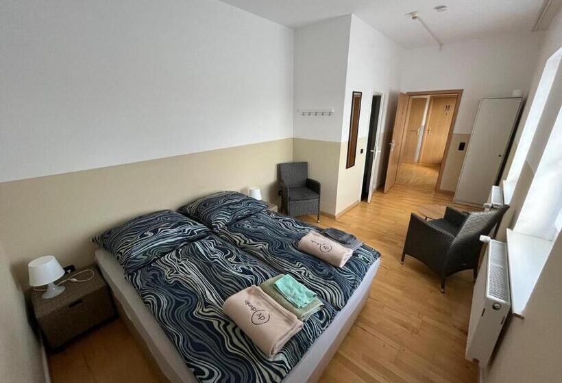 Eigenes Zimmer Mit Bad Pension