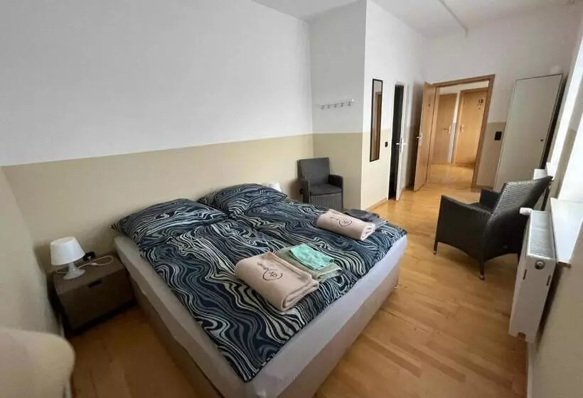 Eigenes Zimmer Mit Bad Pension