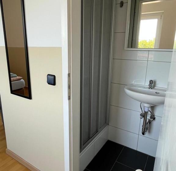 Eigenes Zimmer Mit Bad Pension