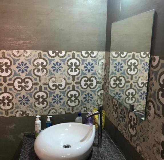 Отель Adis Home With Waterfalls