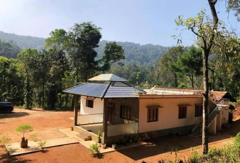 Отель Adis Home With Waterfalls