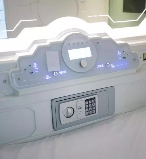 هتل کپسول Caps Lock