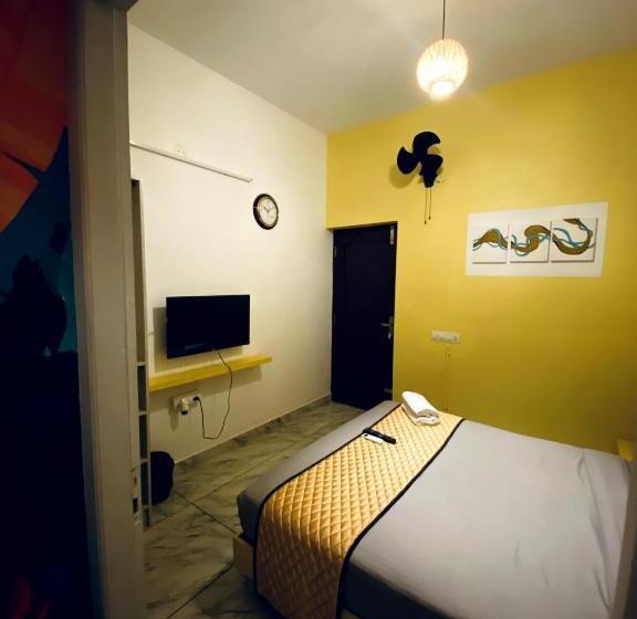 Hotel Twinn Waves Calicut