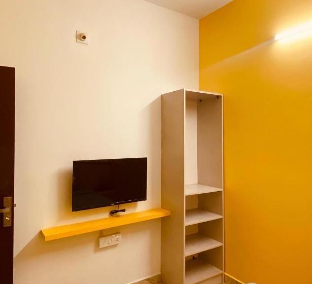 Hotel Twinn Waves Calicut