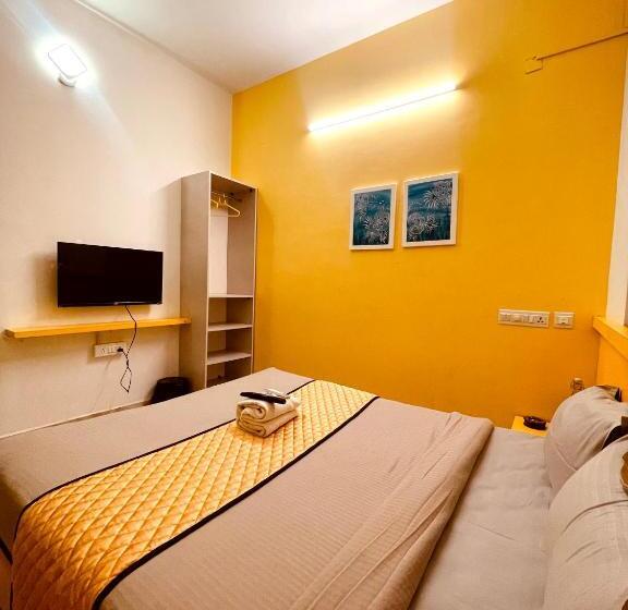 Hotel Twinn Waves Calicut