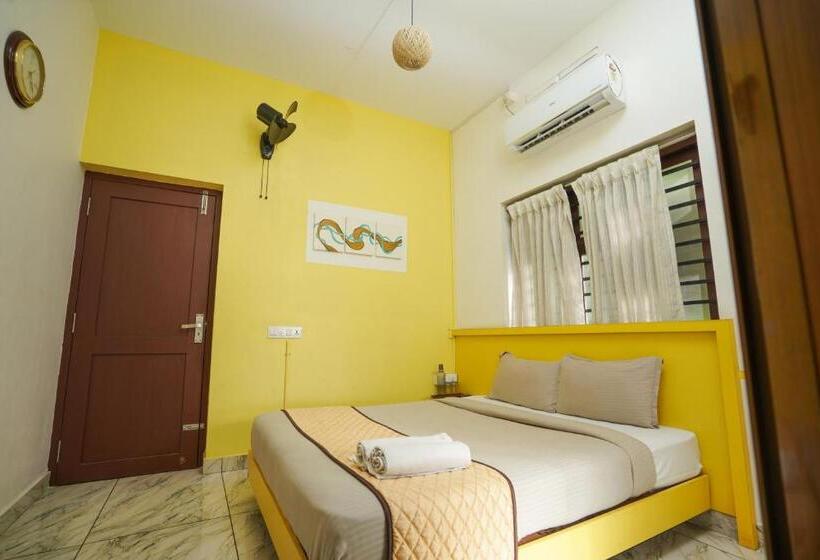 Hotel Twinn Waves Calicut