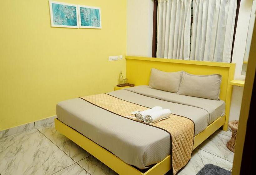 Hotel Twinn Waves Calicut