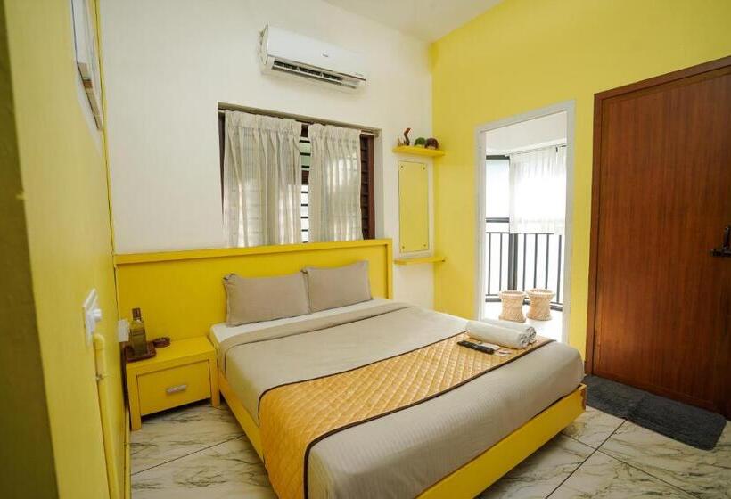 Hotel Twinn Waves Calicut