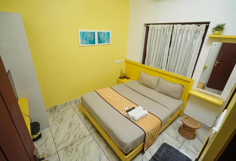 Hotel Twinn Waves Calicut