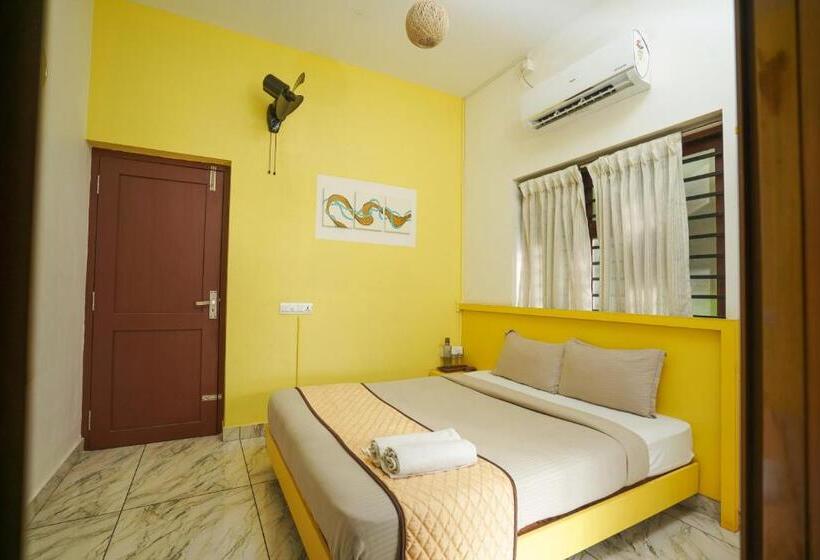 Hotel Twinn Waves Calicut