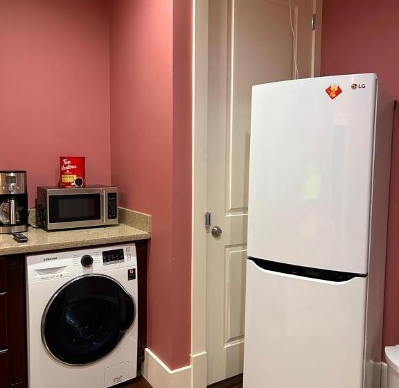 Pensionat Cozy And Private Suite In Richmond