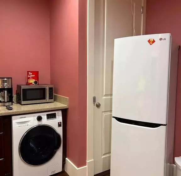 پانسیون Cozy And Private Suite In Richmond