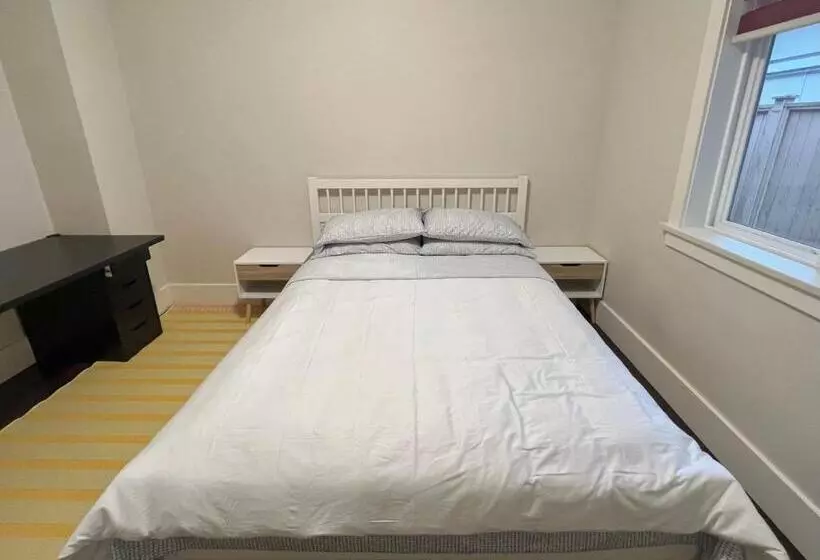 پانسیون Cozy And Private Suite In Richmond