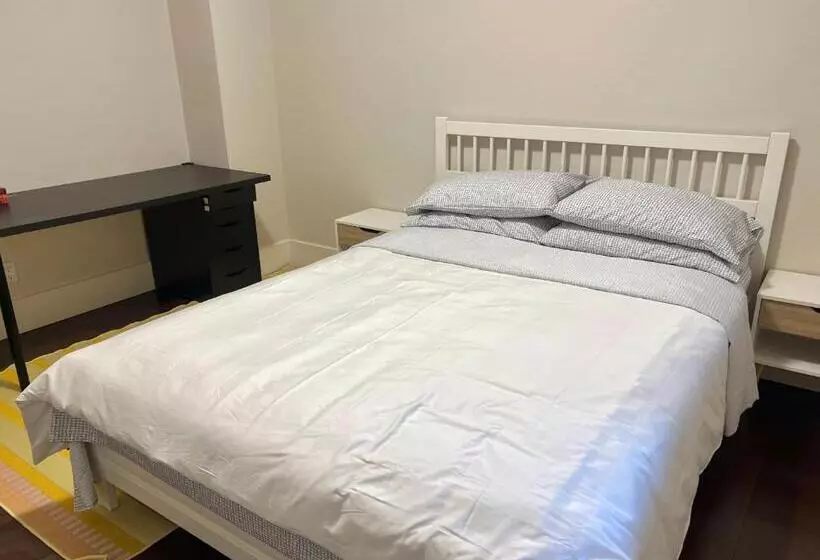 پانسیون Cozy And Private Suite In Richmond