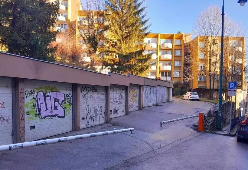 پانسیون Quiet Room With Workspace In Top Location