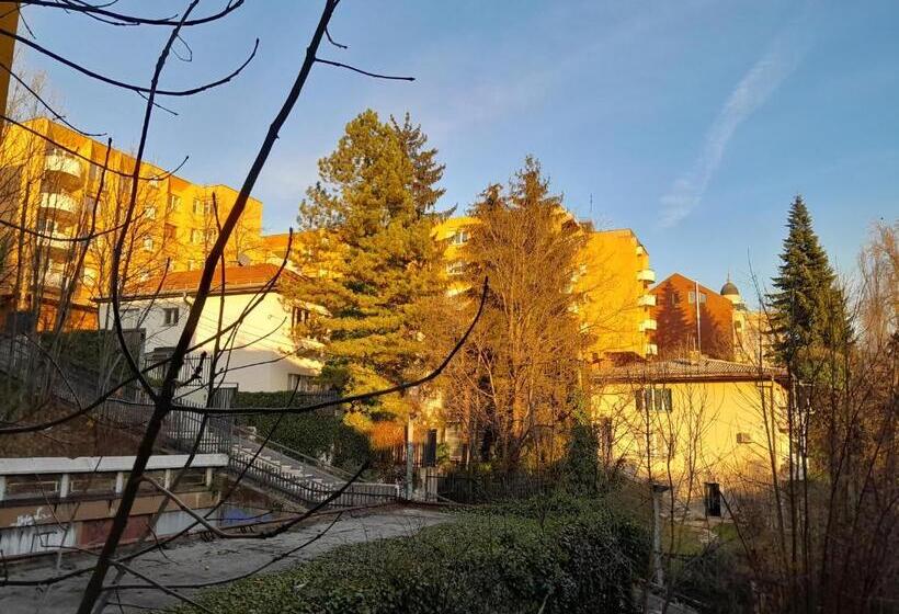 پانسیون Quiet Room With Workspace In Top Location