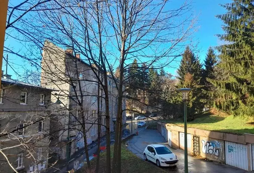 پانسیون Quiet Room With Workspace In Top Location