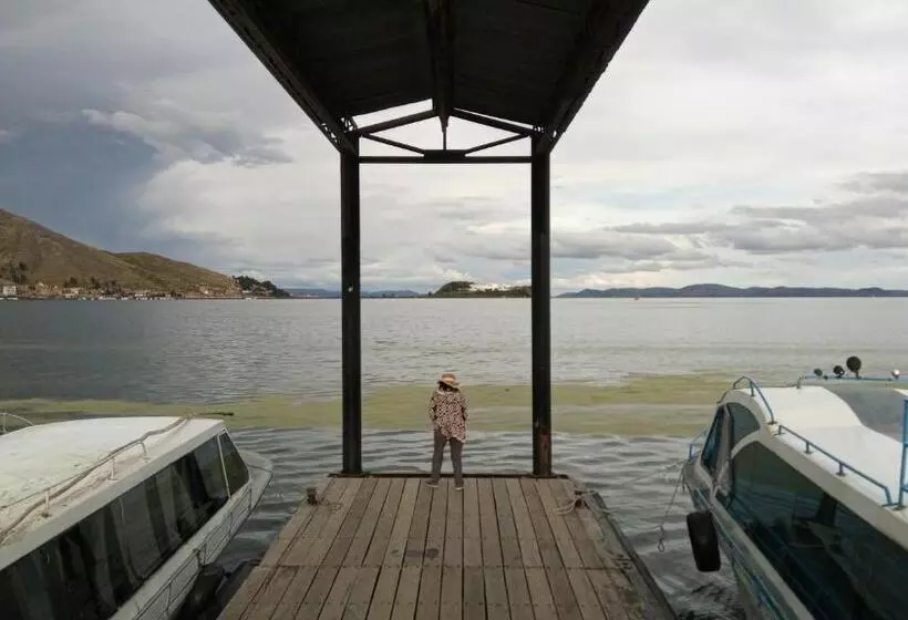 تختخواب و صبحانه Sky Lodge Taquile