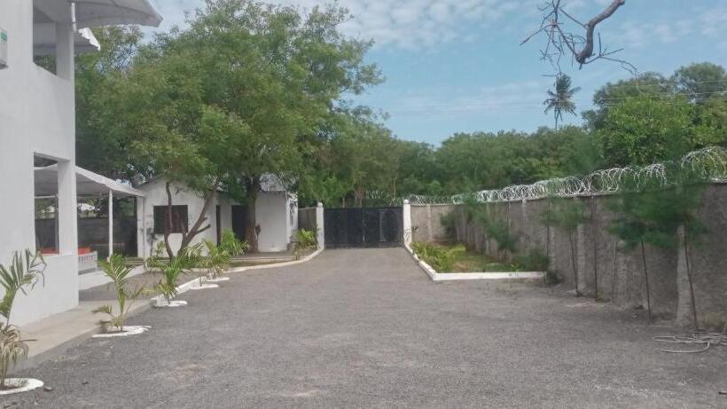 تختخواب و صبحانه Butah Gardens