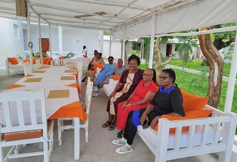 تختخواب و صبحانه Butah Gardens