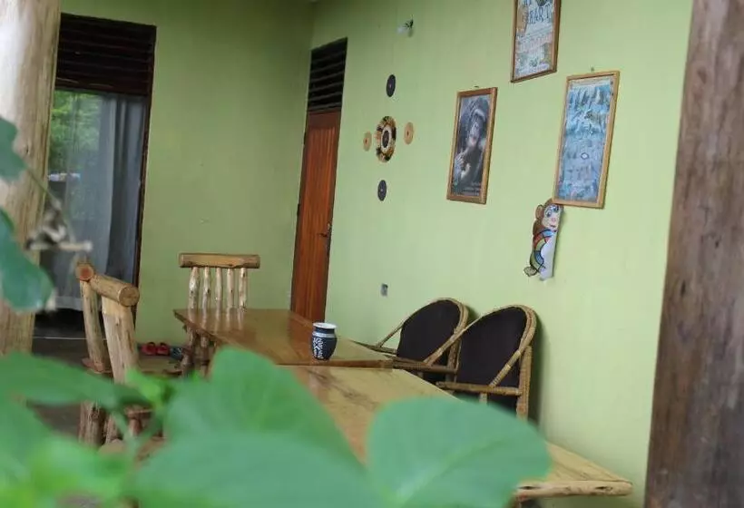 تختخواب و صبحانه Kibale Eco Home