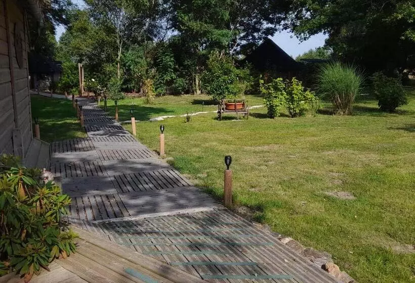 Aamiaismajoitus (B&B) Nedleys Glamping