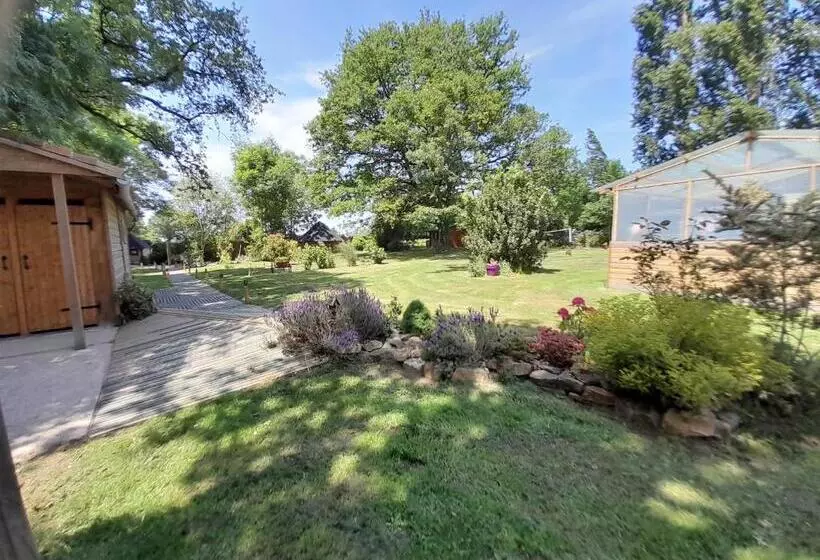 Aamiaismajoitus (B&B) Nedleys Glamping