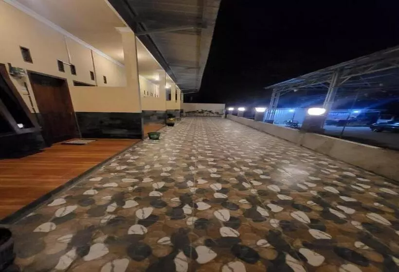 هتل Capital O 93533 Griya Denok