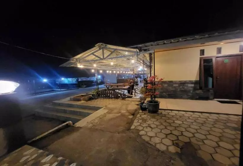 هتل Capital O 93533 Griya Denok