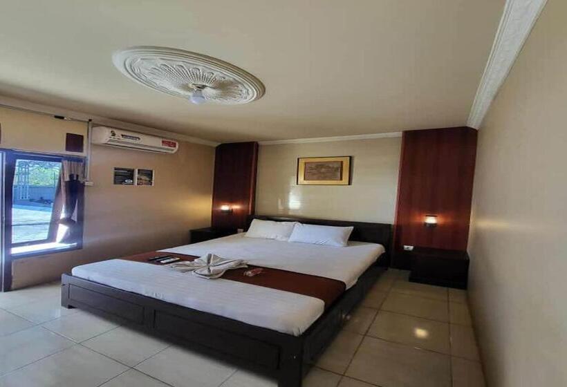 ホテル Capital O 93533 Griya Denok