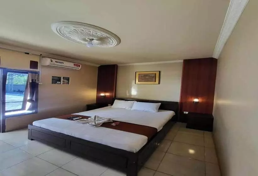 هتل Capital O 93533 Griya Denok