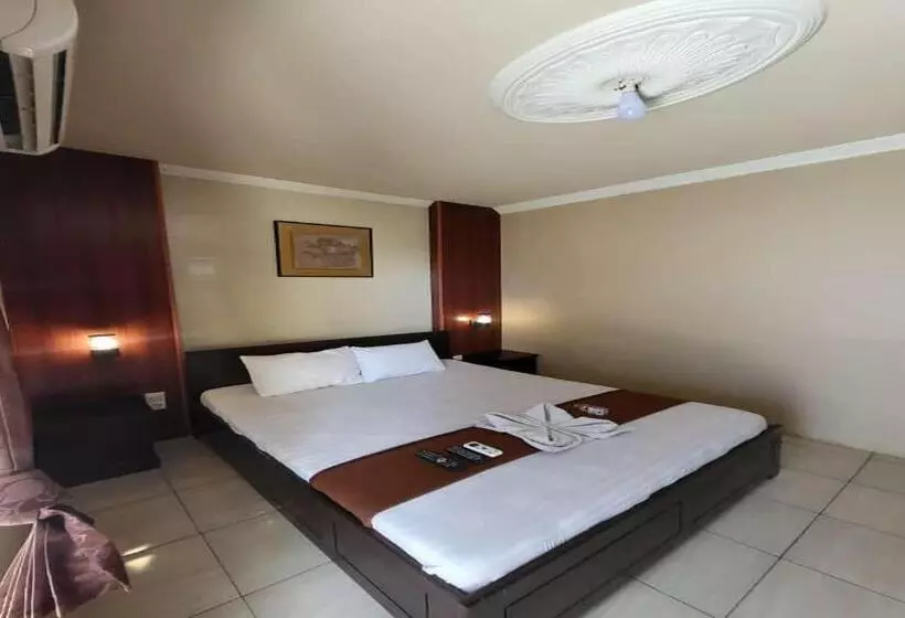 هتل Capital O 93533 Griya Denok